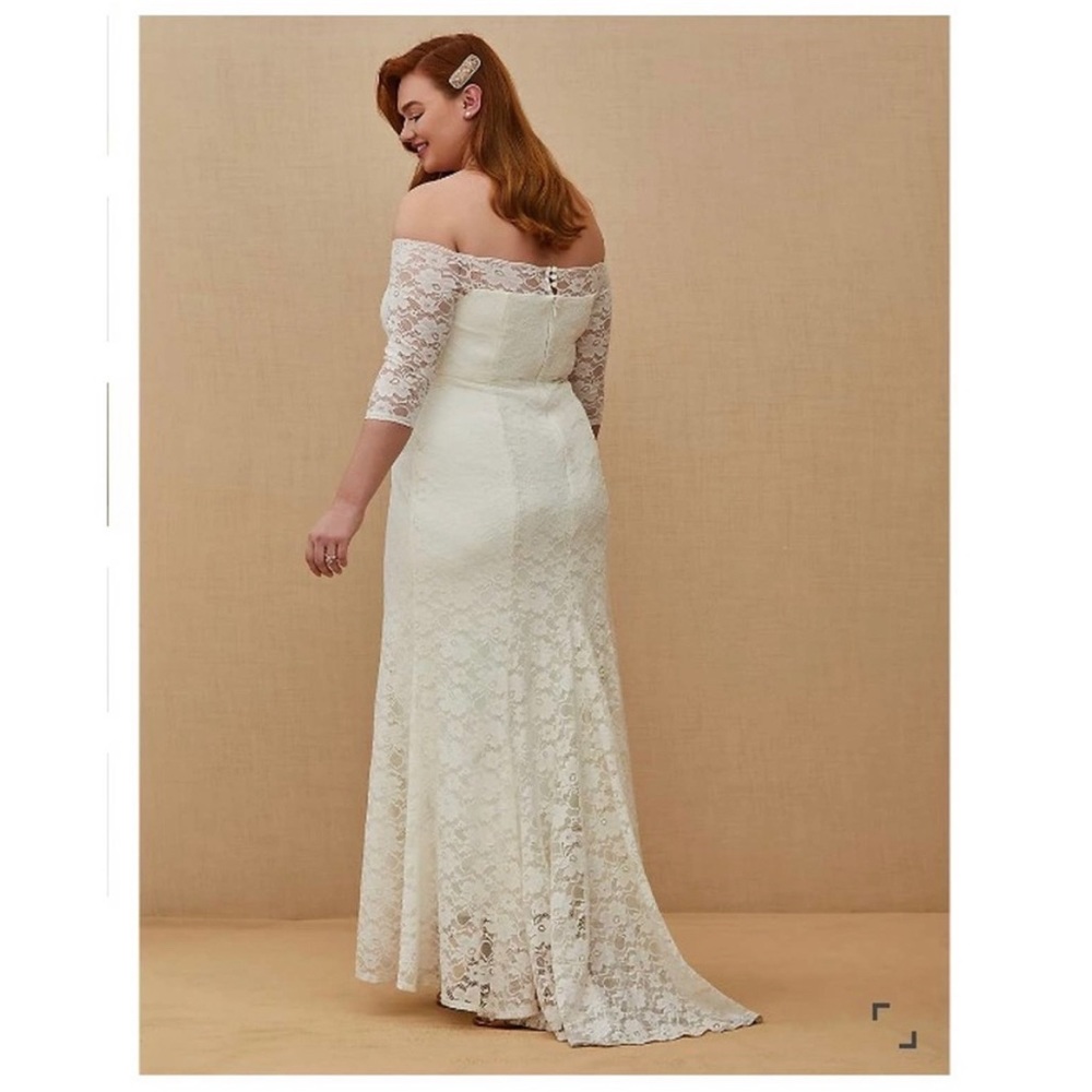 Torrid Ivory Lace Off Shoulder Fit & Flare Train Scalloped Hem Wedding Dress - Picture 2 of 7